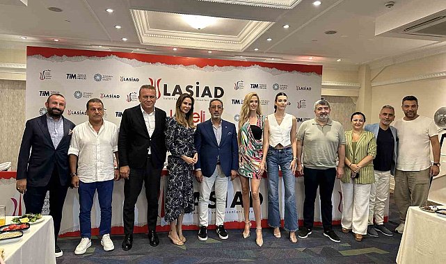 Ünlü modeller Laleli'de boy gösterecek