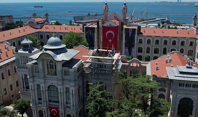 Üsküdar'da tarihi binanın kubbesi yanarak çökmüştü, çalışmalar havadan görüntülendi