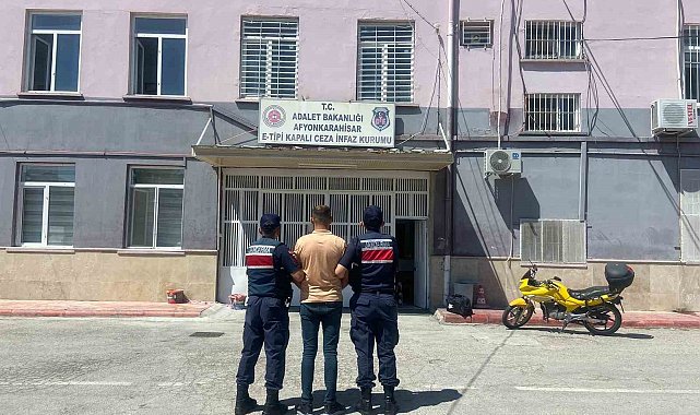 Uyuşturucu madde satmaktan 5 yıl hapisle aranan şahsı jandarma yakaladı