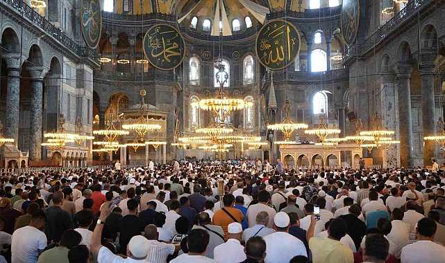 Vakıflardan Ayasofya-i Kebir Camii Şerifi'nde aşure ikramı
