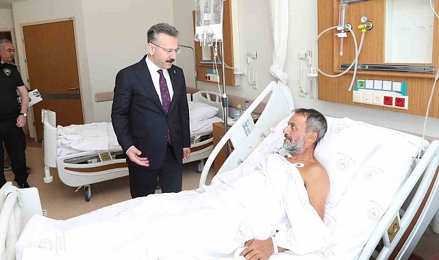 Vali Aksoy operasyonda yaralanan polis memurunu hastanede ziyaret etti