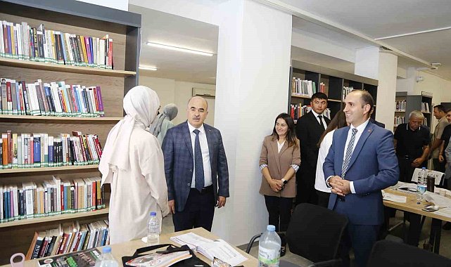 Vali Dağlı'dan öğrencilere 'bol bol kitap okuyun' tavsiyesi