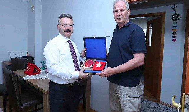 Vali Hüseyin Aksoy gazi Polis Memuru Uğur Göküz'ü ve ailesini ziyaret etti