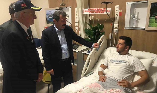 Vali Tavlı'dan yaralı askere moral