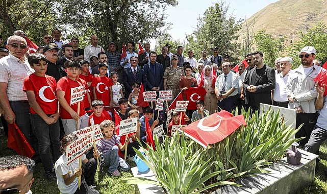 Van'da Sündüz Yaylası'nda şehit edilen 24 kişi mezarları başında anıldı