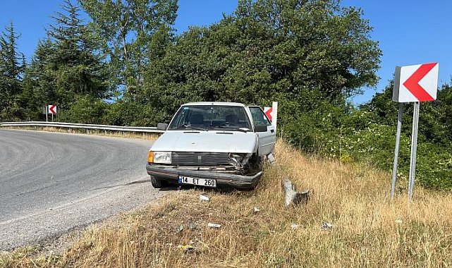 Virajı alamayan otomobil bariyerlere çarptı: 1 yaralı