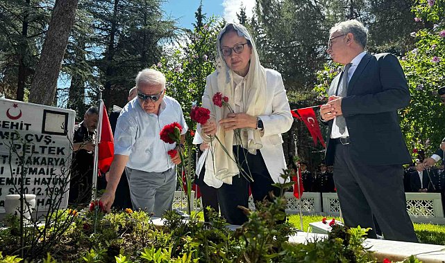 Yalova'da şehitler mezarları başında anıldı
