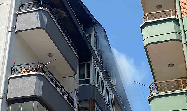 Yangında mahsur kalan anne ile çocukları, komşularının yardımıyla kurtarıldı