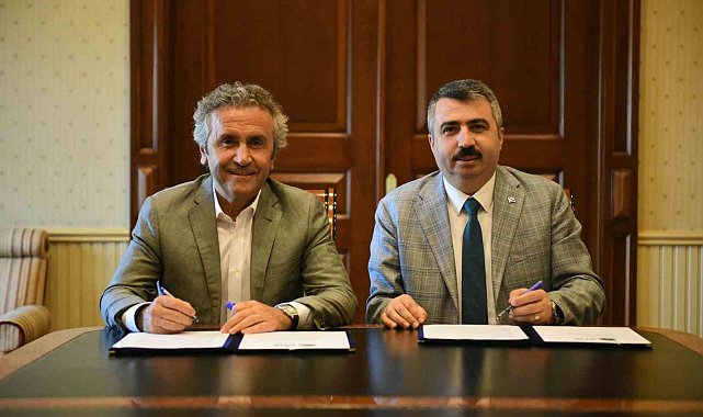 Yeşim, sokak hayvanlarına umut oluyor