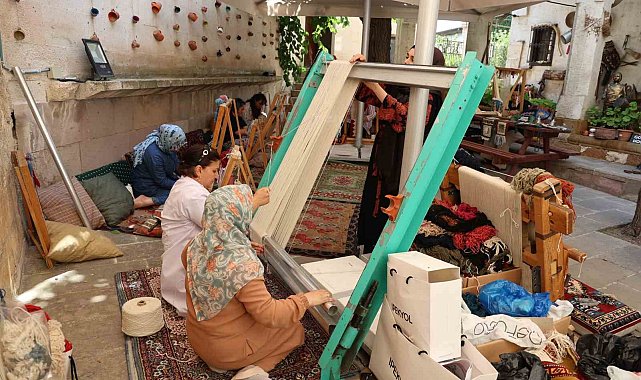 Yok olmaya yüz tutmuş halı ve kilimleri gelecek nesillere aktaracaklar