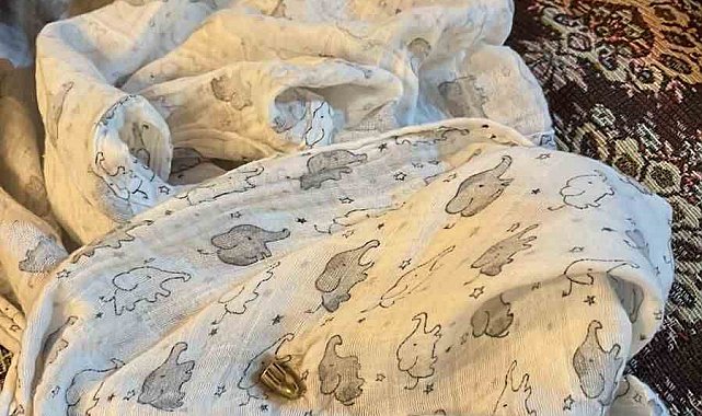 Yorgun mermi uyuyan bebeğin yatağına düştü
