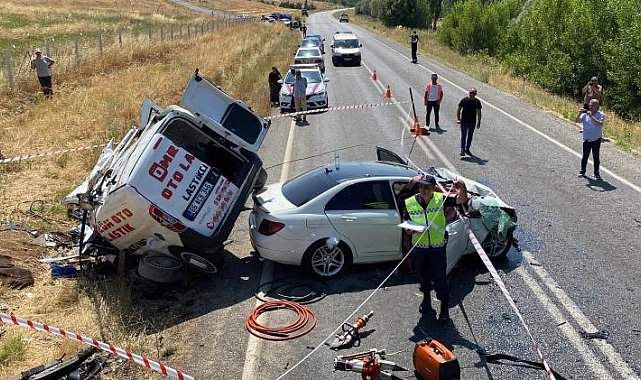 Yozgat'ta iki araç kafa kafaya çarpıştı: 3 ölü, 1 yaralı