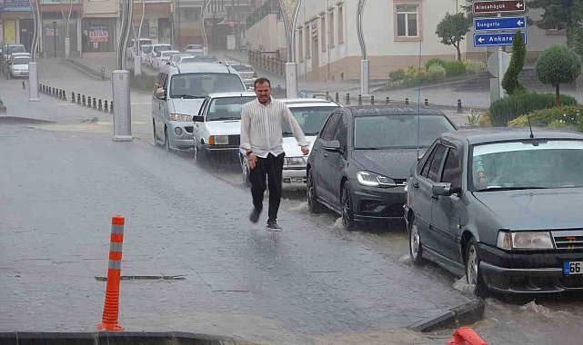 Yozgat'ta sağanak yağış hayatı olumsuz etkiledi
