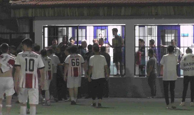 Yükselme grubu maçında saha karıştı