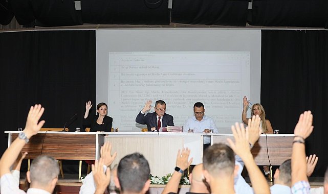 Yunusemre Belediye Meclisi vefat eden Güzgülü'nü andı