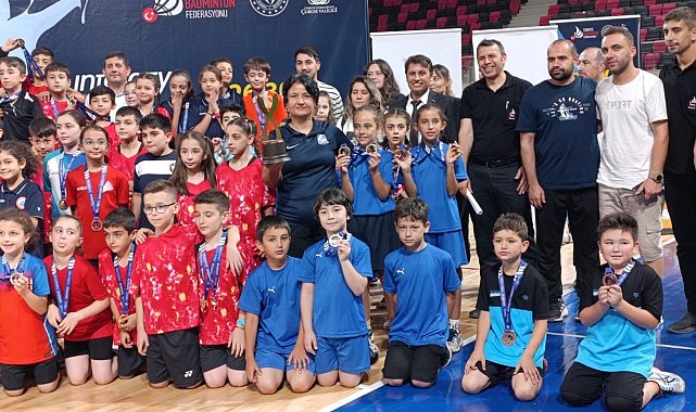 Yunusemreli badmintoncular Türkiye Şampiyonası&#039;na damga vurdu