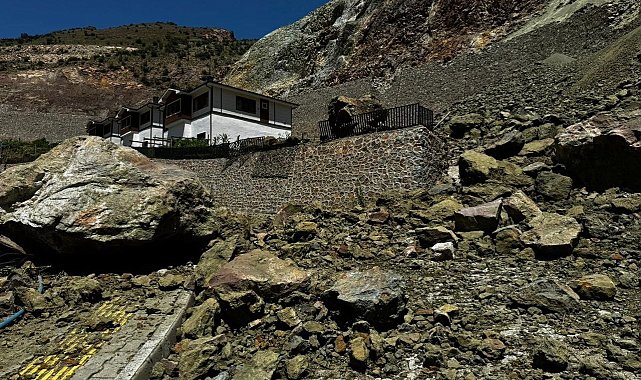 Yusufeli Yeniköy köyünde heyelan korkusu