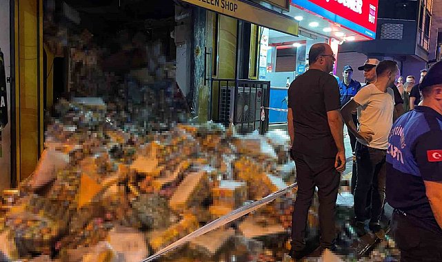 Zeytinburnu'nda tekel bayisinin asma tavanı çöktü, faciadan dönüldü: 1 yaralı