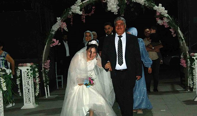 15 yıllık hayali gerçek oldu, gelinlik giyip kına gecesi yapıldı