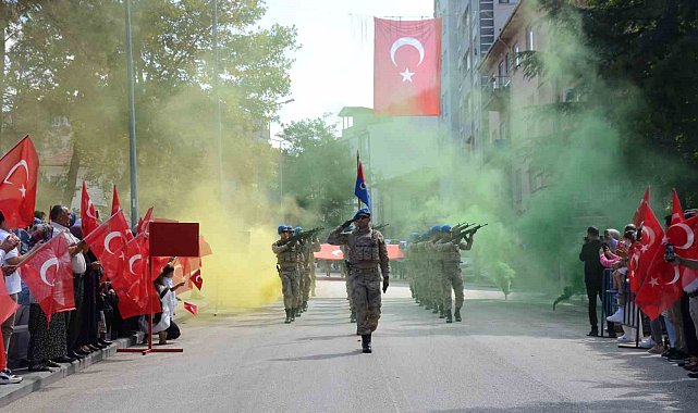 30 Ağustos kutlamalarında jandarmanın gösterisi büyük beğeni topladı