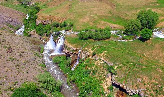30 metre yükseklikten dökülen saklı cennet görenleri hayran bırakıyor