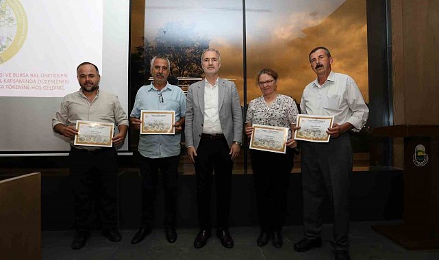 &#039;Ana Arı Yetiştiriciliği&#039; kursunu başarıyla bitiren kursiyerler sertifikalarını aldı