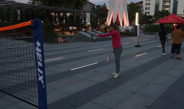 'Sosyal Medyadan Sosyal Meydana' projesi ile Niğde meydanı sporla doldu taştı