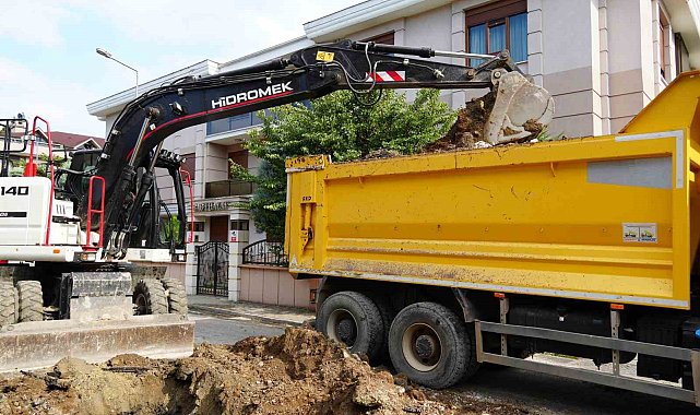 450 metre yağmur suyu hattı çekiliyor