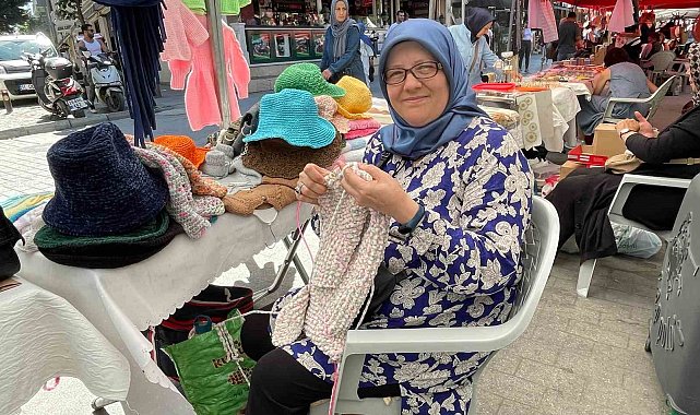 8 yaşından beri hâlâ ilk günkü hevesle örgü örüyor