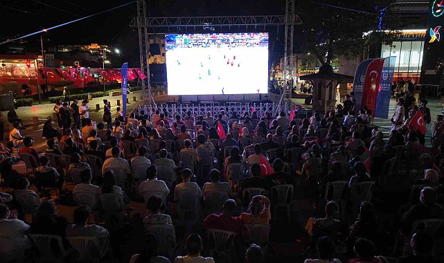 A Milli Kadın Voleybol Takımı'na Bursa'dan tam destek