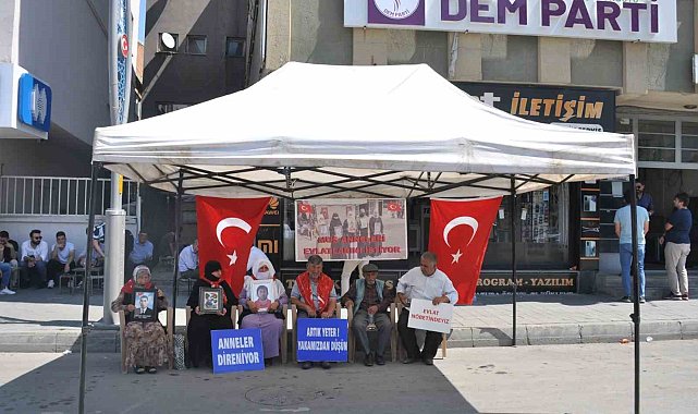 Acılı anne: "Oğlumu liseden alıp eline silah tutuşturdular"