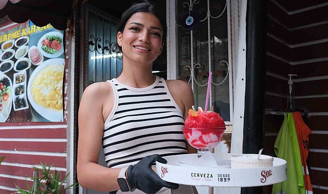 Adana sıcağında vatandaşlar 'bici bici' yiyerek serinliyor