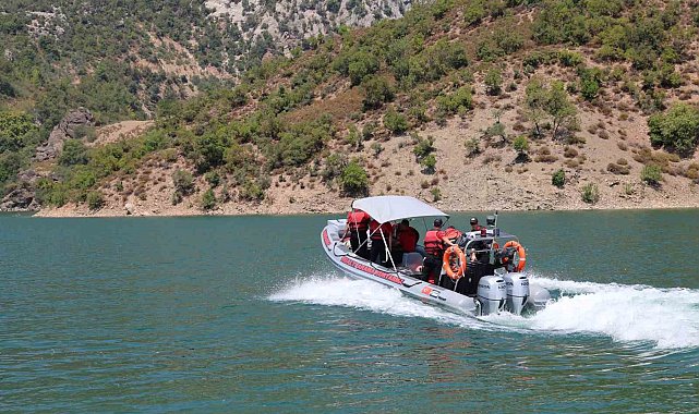 Adana'da düşen helikopter enkazını çıkarma çalışmaları sürüyor