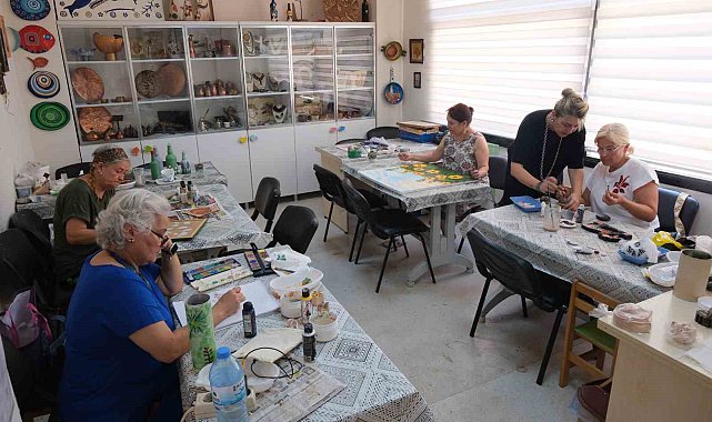 Adana'da kadınlar, 650 yıllık 'Tokat tahta baskı' sanatını eserleriyle yaşatıyor