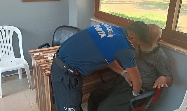 Adana&#039;dan Tarsus&#039;a dilenmek için taksisiyle geldi