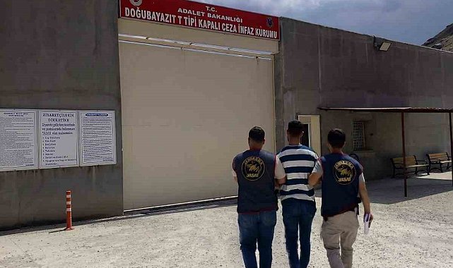 Ağrı'da aranan 2 firari yakalandı