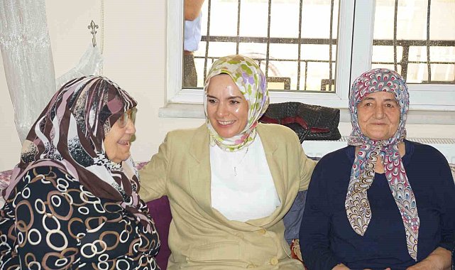 Aile ve Sosyal Hizmetler Bakanı Göktaş, Aydın'da yaşlı çınarlarla bir araya geldi