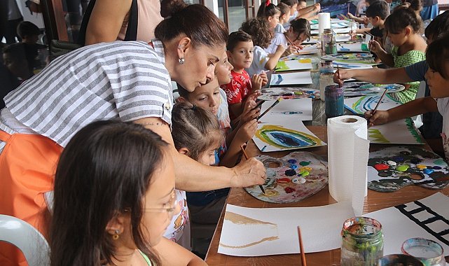 Akçaabat'ta çocuklar hayallerini tuvallere yansıttı