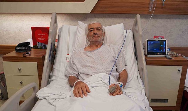 Akciğer kanseri Kazakistanlı hasta şifayı İzmir'de buldu