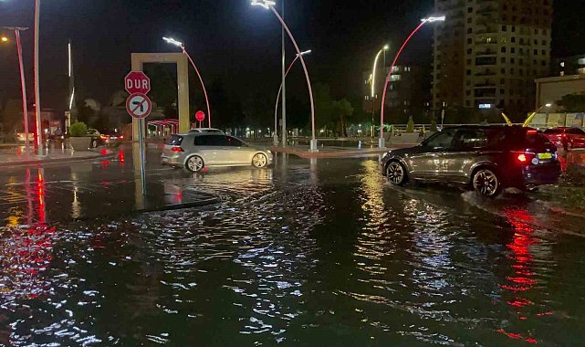 Aksaray'da sağanak yağış etkili oluyor