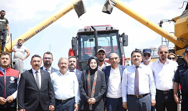 Akyurt Belediye Başkanı Ayık'tan biçerdöver ile nohut hasadı