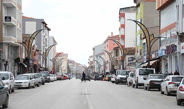 Alaca Belediyesi 4 caddenin aydınlatmasını YEDAŞ'a devretti