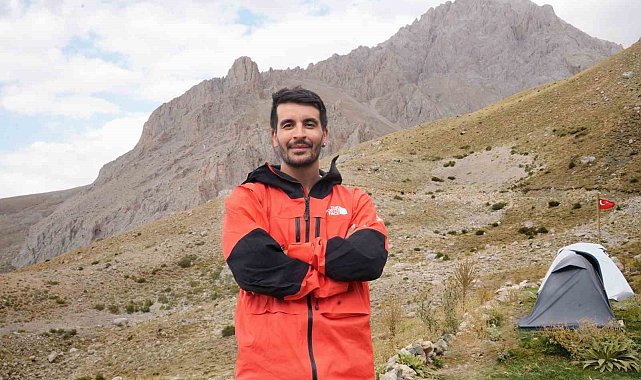 Aladağlar'da 30 kilogramlık kamp yükü ile solo zirve faaliyeti yaptı