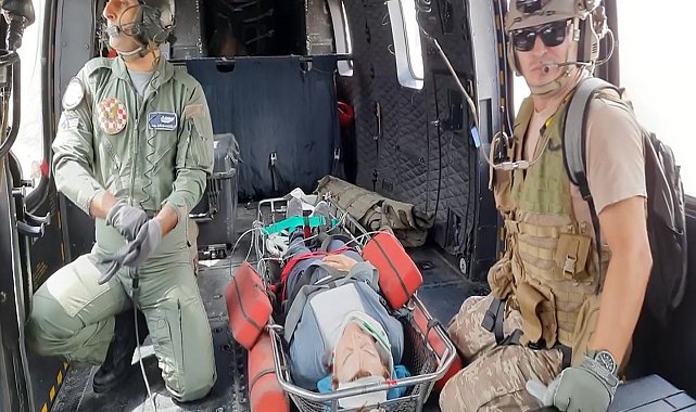 Aladağlar'da yaralanarak mahsur kalan İspanyol turist helikopterle kurtarıldı