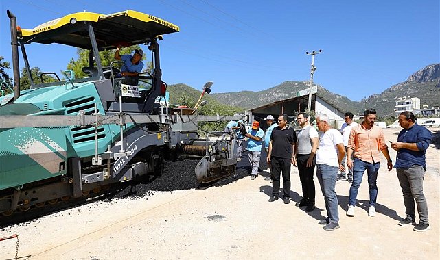 Alanya Belediyesi'nden Oba Mahallesi'ne sıcak asfalt