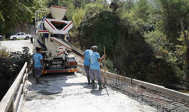 Alanya'da 64 yıllık köprüyü yeniliyor
