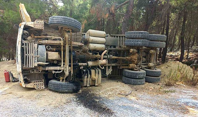 Alanya&#039;da hafriyat kamyonu devrildi: 1 yaralı