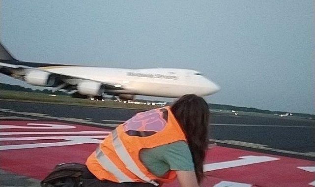Almanya'da aktivistlerden 4 havalimanında "fosil yakıt" eylemi