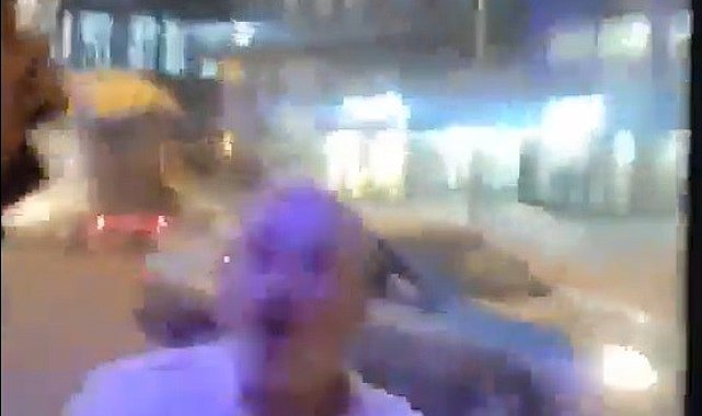Ambulansın önünü kesip camı yumrukladı
