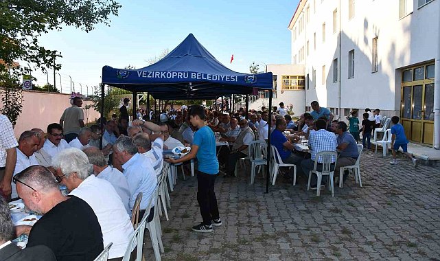 Anadolu İmam Hatip Lisesi mezunları pilav gününde bir araya geldi